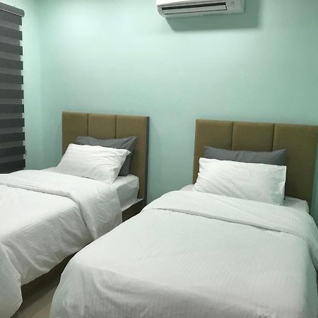 Homestay Stardow~星窗名宿~ Johor Bahru Ngoại thất bức ảnh