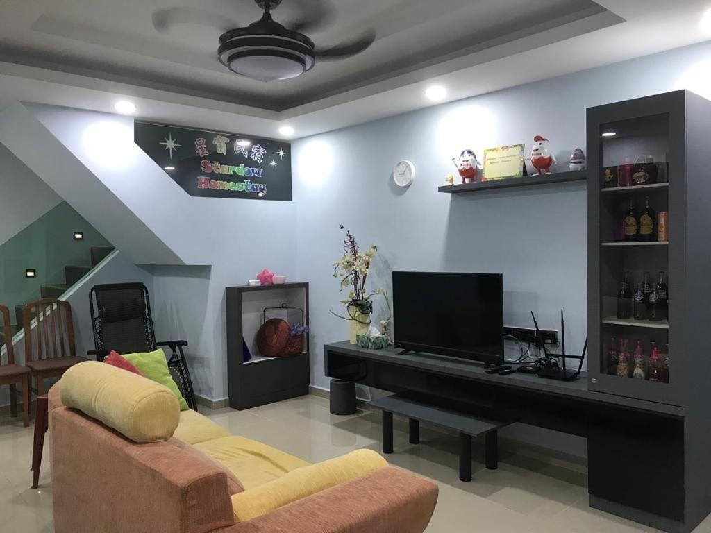 Homestay Stardow~星窗名宿~ Johor Bahru Ngoại thất bức ảnh