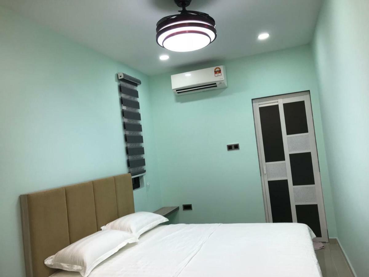Homestay Stardow~星窗名宿~ Johor Bahru Ngoại thất bức ảnh